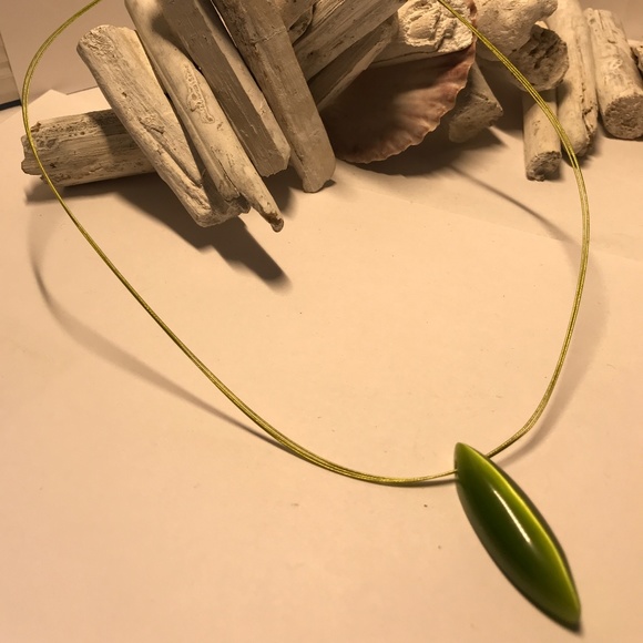 Green Simple Style Necklace W/ Fine Multi-Strands - Picture 2 of 4